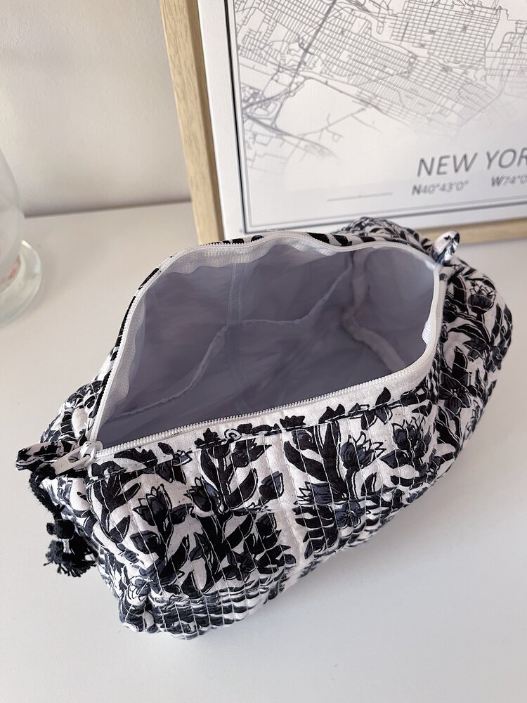 Bali Flower Pouch / White & Black (M)