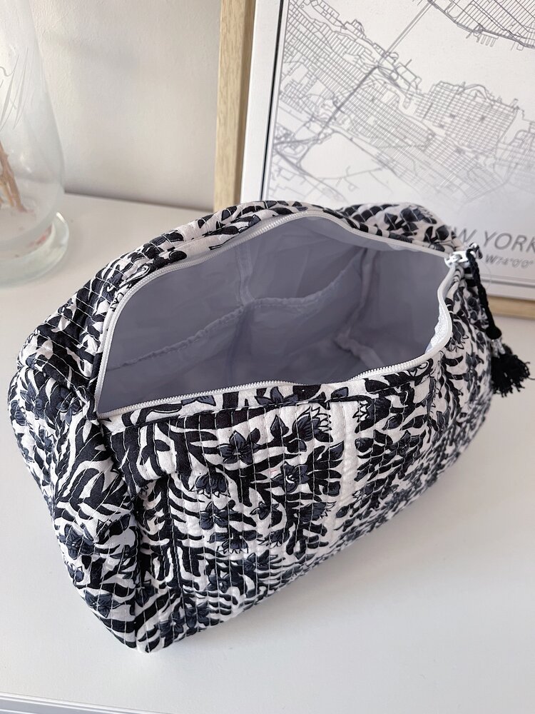 Bali Flower Pouch / White & Black (L)
