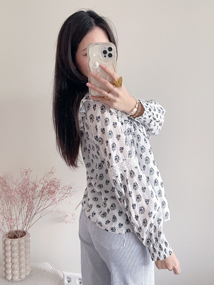 Lenae Ruffle Blouse / Floral Navy