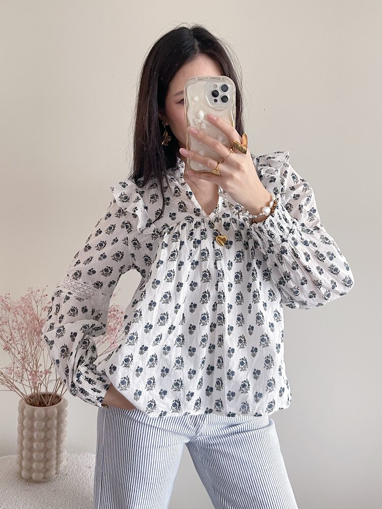 Lenae Ruffle Blouse / Floral Navy