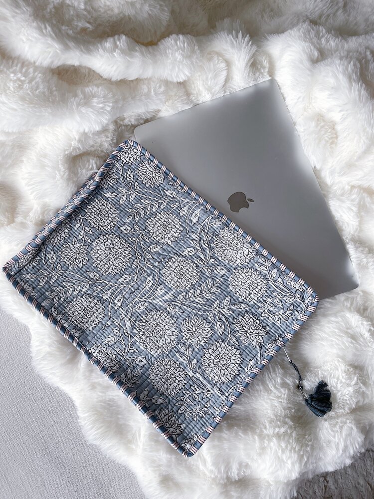 Evia Flower Laptop Pouch / Light Grey