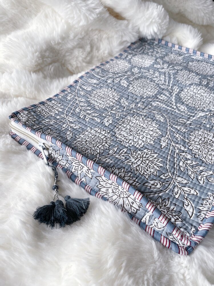 Evia Flower Laptop Pouch / Light Grey