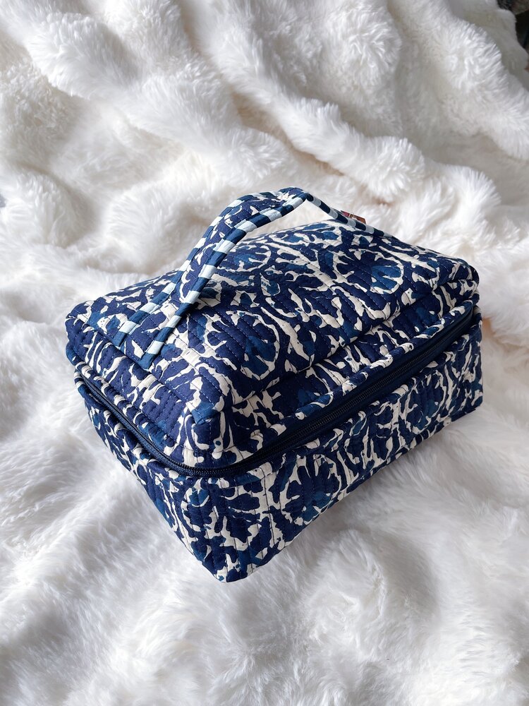 Malini Flower Toiletry Bag / Navy Blue