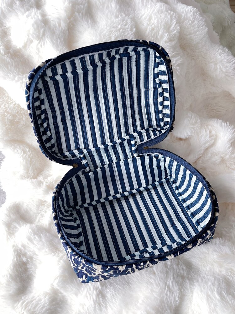 Malini Flower Toiletry Bag / Navy Blue