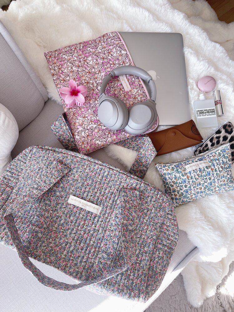 Acacia Flower Travel Bag / Pink & Blue