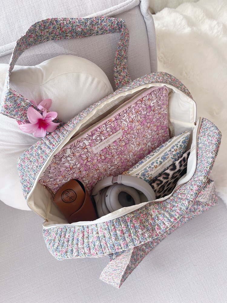 Acacia Flower Travel Bag / Pink & Blue