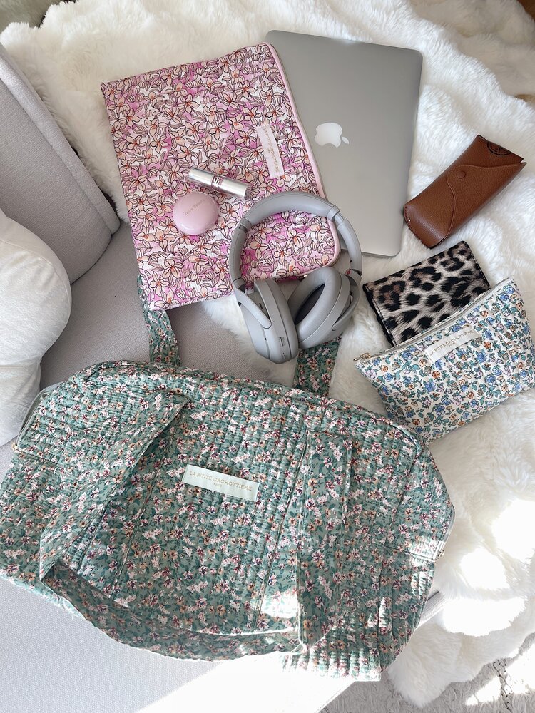 Acacia Flower Travel Bag / Sage Green