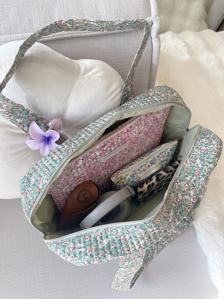 Acacia Flower Travel Bag / Sage Green