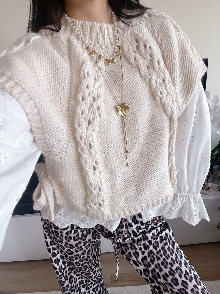 Nadira Bow Gilet Sweater / Beige
