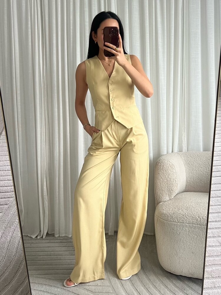 Sanya Button Waistcoat / Butter Yellow