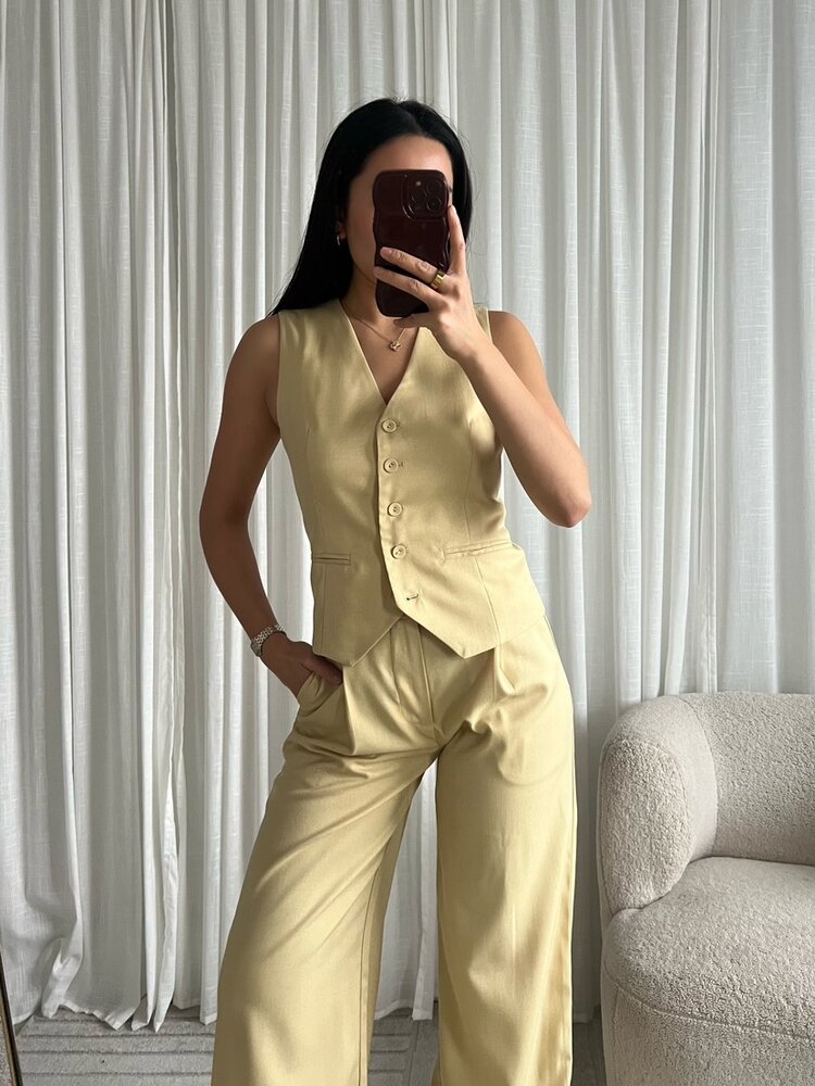 Sanya Button Waistcoat / Butter Yellow