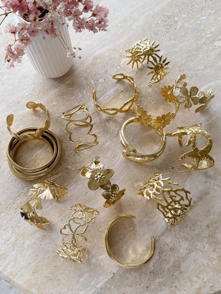 Gold Shell Bangle Bracelet