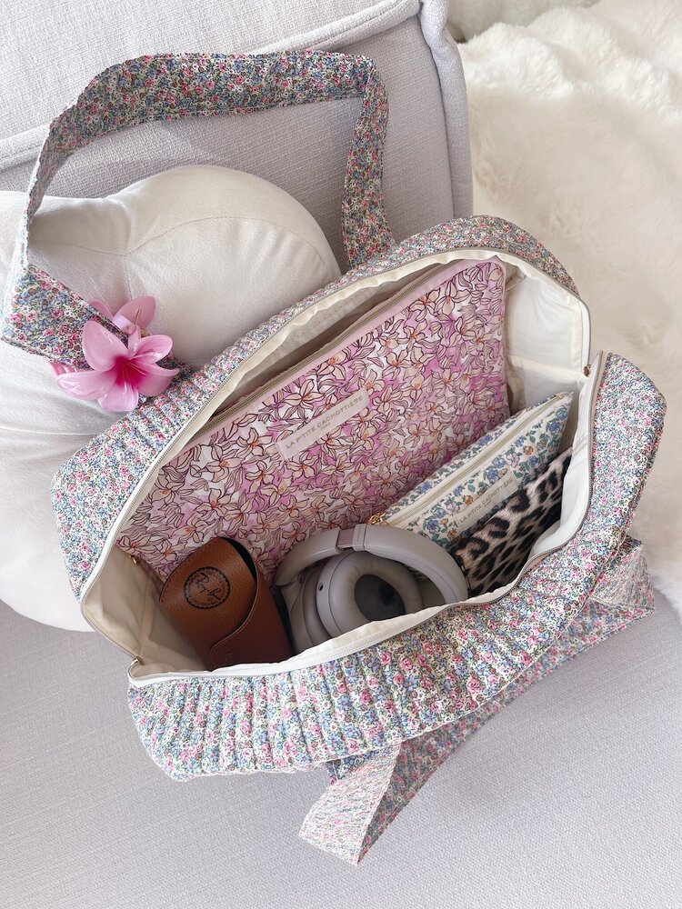 Acacia Flower Travel Bag / Blue & Green