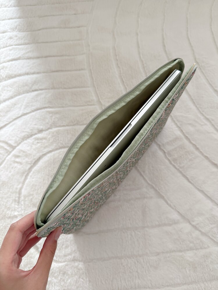 Belin Flower Laptop Pouch / Sage Green