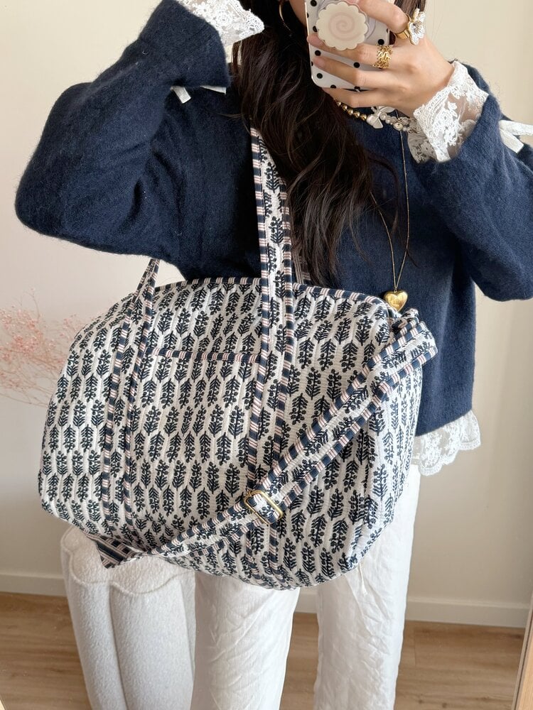 Yasmina Flower Travel Bag / White & Navy Blue