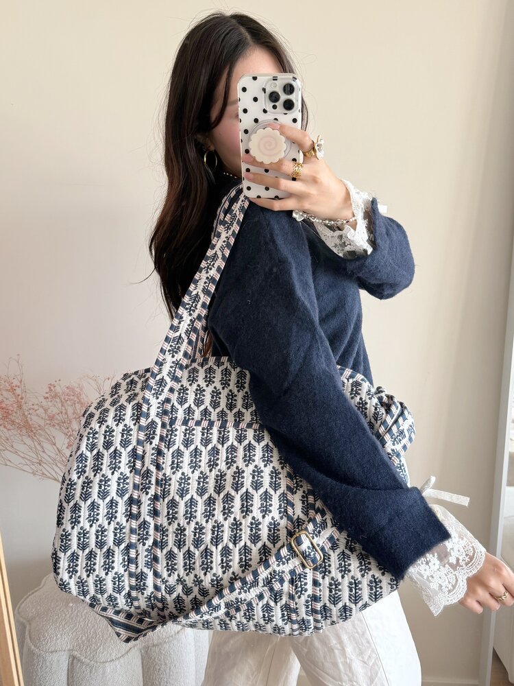 Yasmina Flower Travel Bag / White & Navy Blue