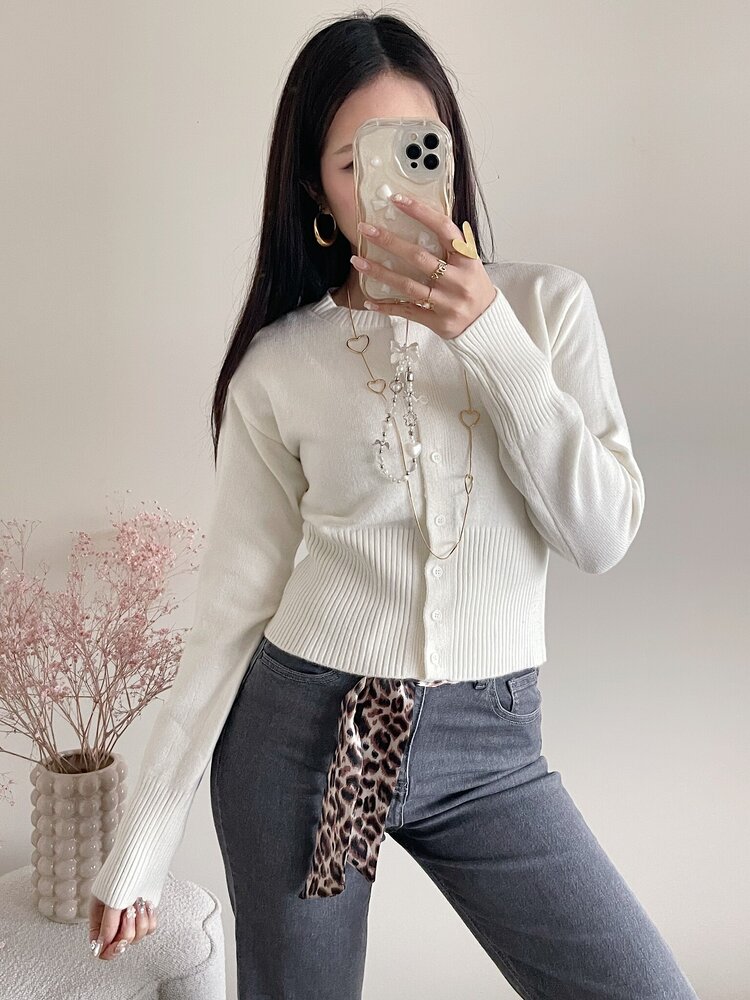 Aila Button Cardigan / White