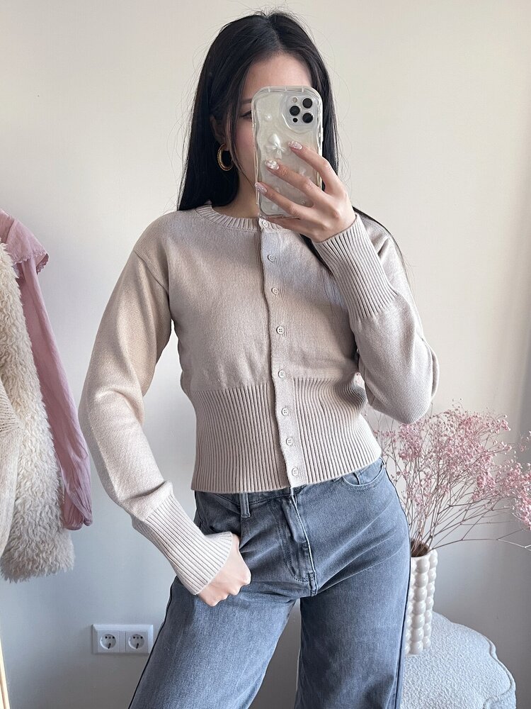 Aila Button Cardigan / Beige