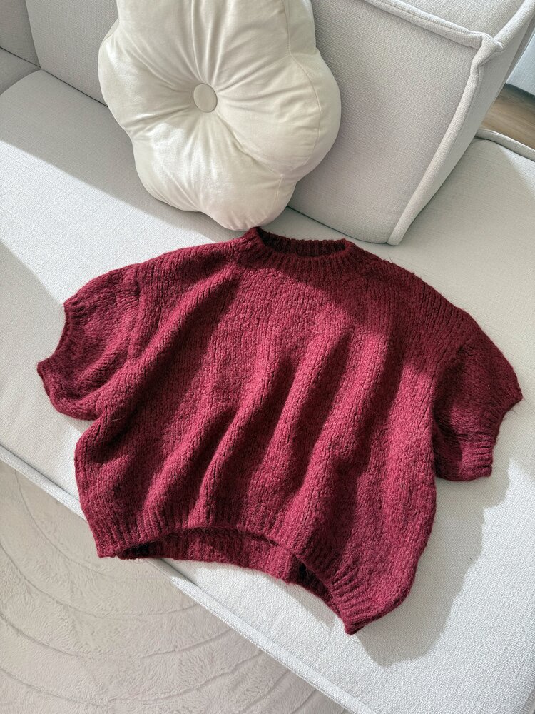 Lilla Short Sleeve Knit Sweater / Bordeaux Red