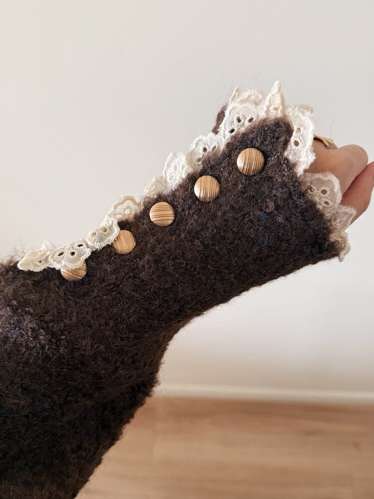 Mayci Embroidery Knit Sweater / Brown