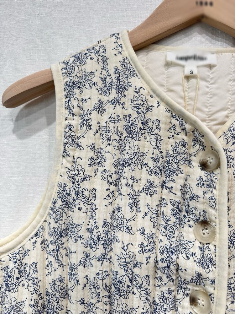 Maudy Floral Quilted Waistcoat / Beige & Blue