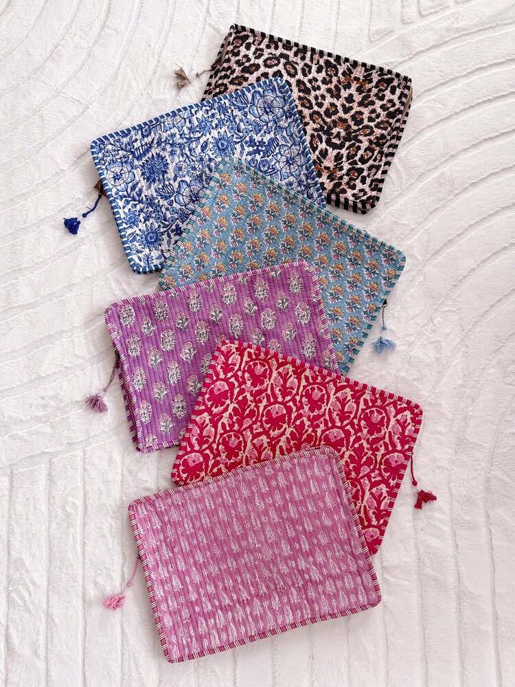 Evia Flower Laptop Pouch / Light Blue (16 inch)