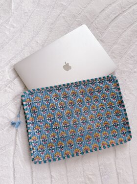 Evia Flower Laptop Pouch / Light Blue (16 inch)