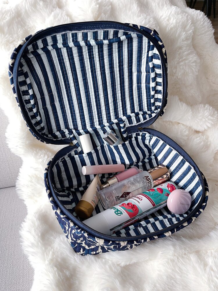 Malini Flower Toiletry Bag / Pink