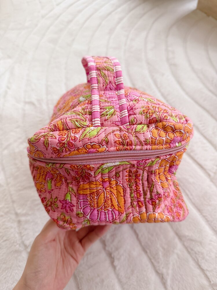 Malini Flower Toiletry Bag / Pink
