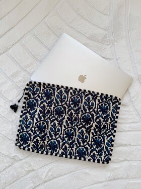 Evia Flower Laptop Pouch / Navy Blue (16 inch)