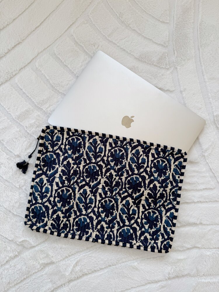 Evia Flower Laptop Pouch / Navy Blue (16 inch)