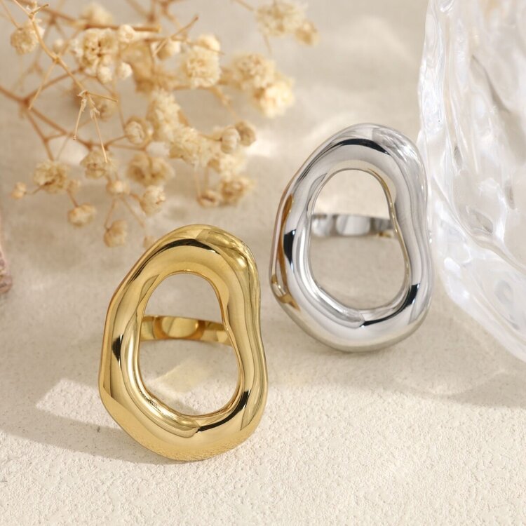 Gold Abstract Oval Ring