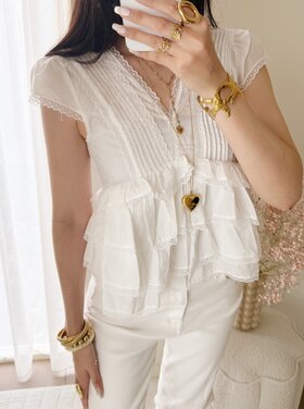 Emi Lace Ruffle Top / White