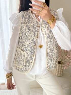 Maudy Floral Quilted Waistcoat / Beige & Blue