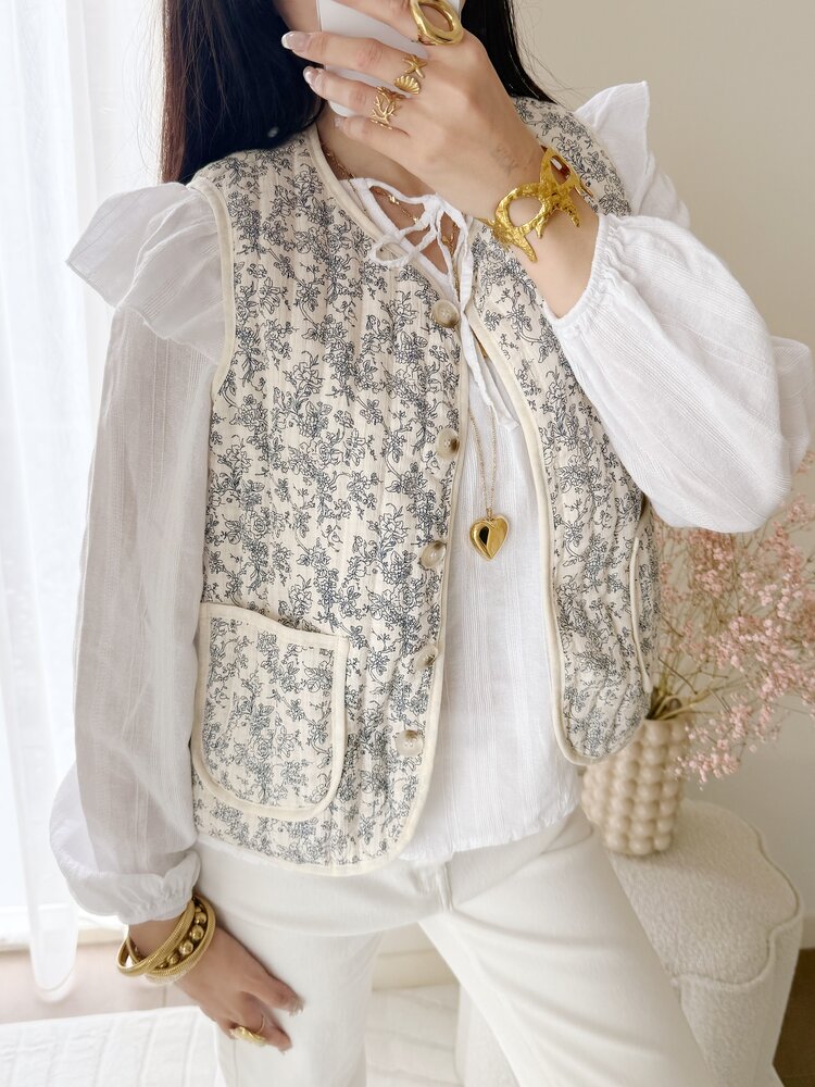 Maudy Floral Quilted Waistcoat / Beige & Blue