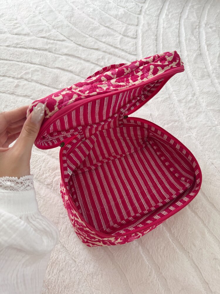 Malini Flower Toiletry Bag / Fuchsia