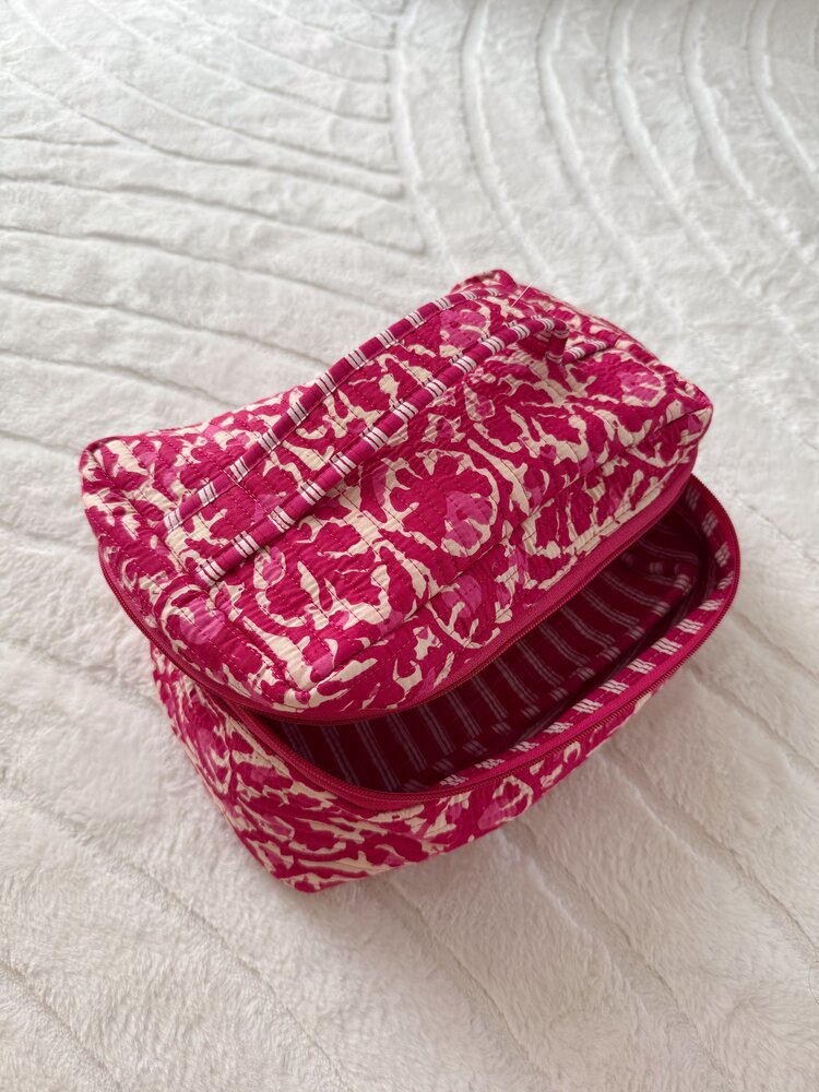 Malini Flower Toiletry Bag / Fuchsia