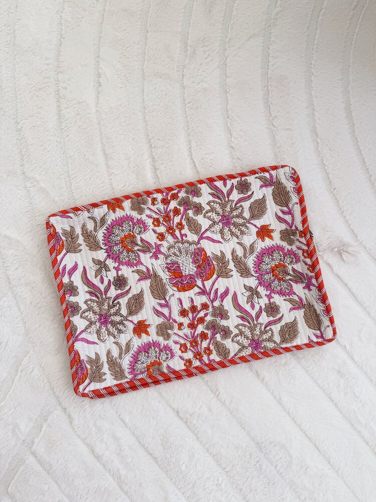 Evia Flower Laptop Pouch / White (16 inch)