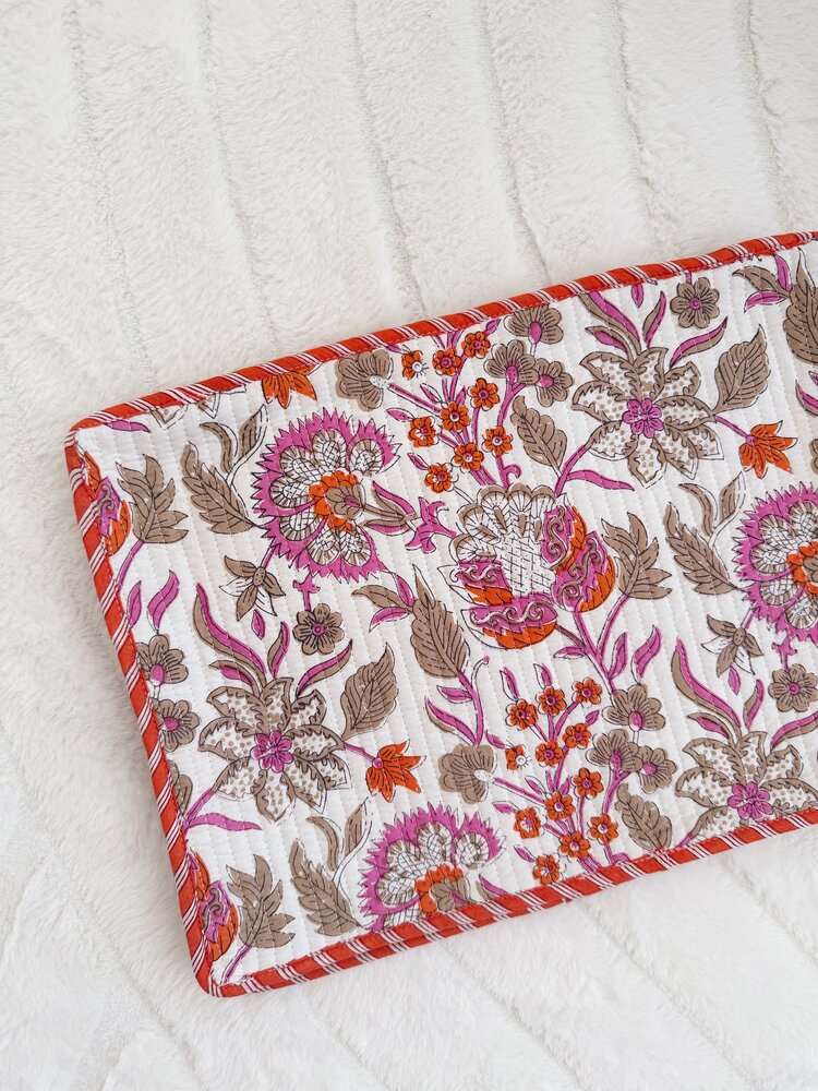 Evia Flower Laptop Pouch / White (16 inch)