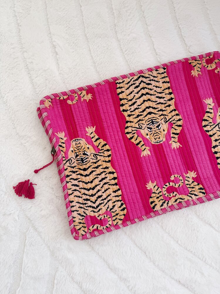 Evia Tiger Laptop Pouch / Pink (16 inch)