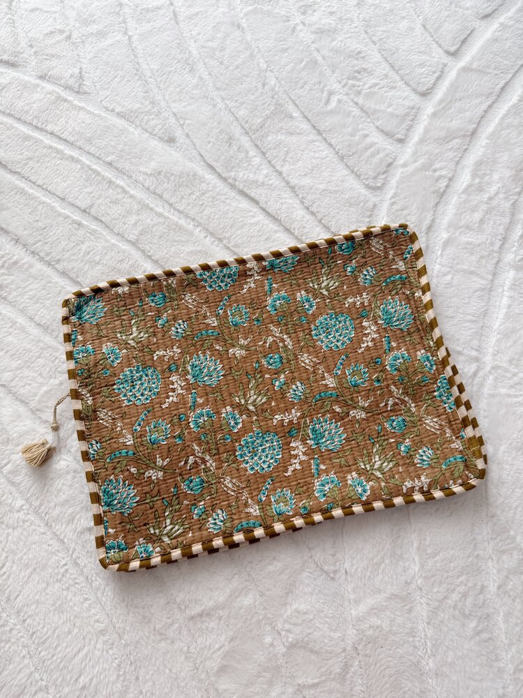Evia Flower Laptop Pouch / Brown & Blue (16 inch)
