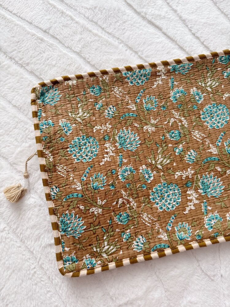Evia Flower Laptop Pouch / Brown & Blue (16 inch)