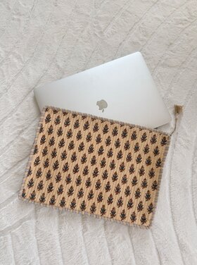 Evia Flower Laptop Sleeve / Beige (16 inch)