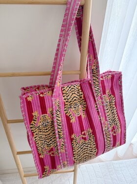 Macie Tiger Shopper Bag / Pink