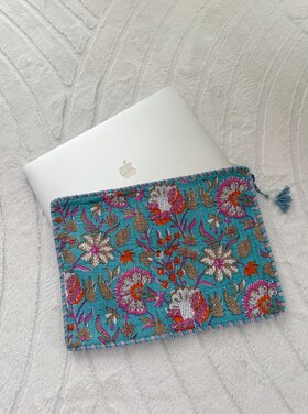 Evia Flower Laptop Sleeve / Sea Blue (16 inch)