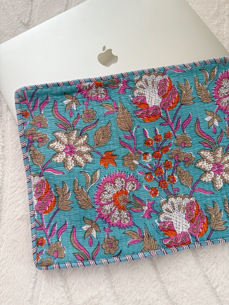 Evia Flower Laptop Sleeve / Sea Blue (16 inch)