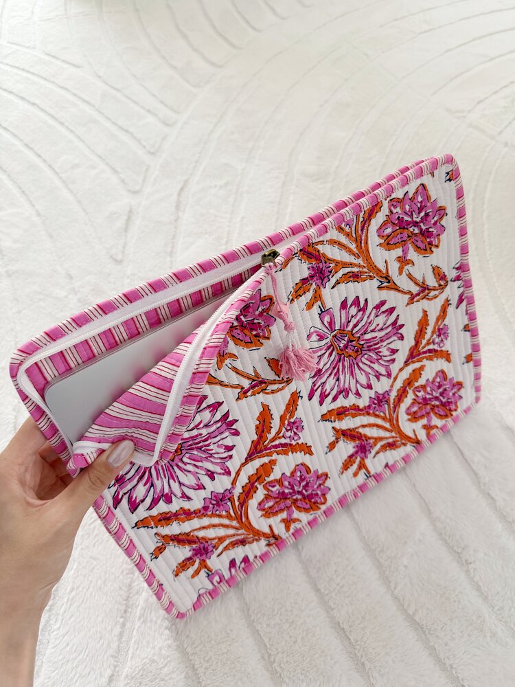 Evia Flower Laptop Sleeve / White & Pink (16 inch)