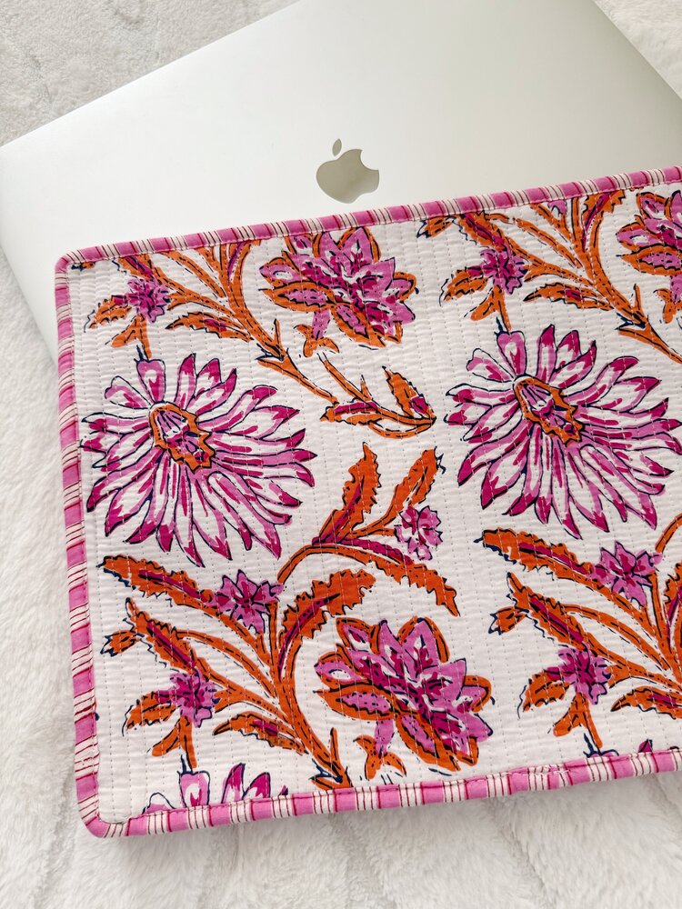 Evia Flower Laptop Sleeve / White & Pink (16 inch)