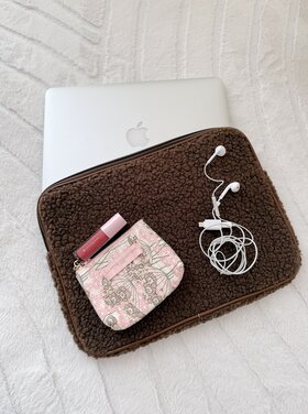 Malou Teddy Laptop Sleeve / Dark Brown