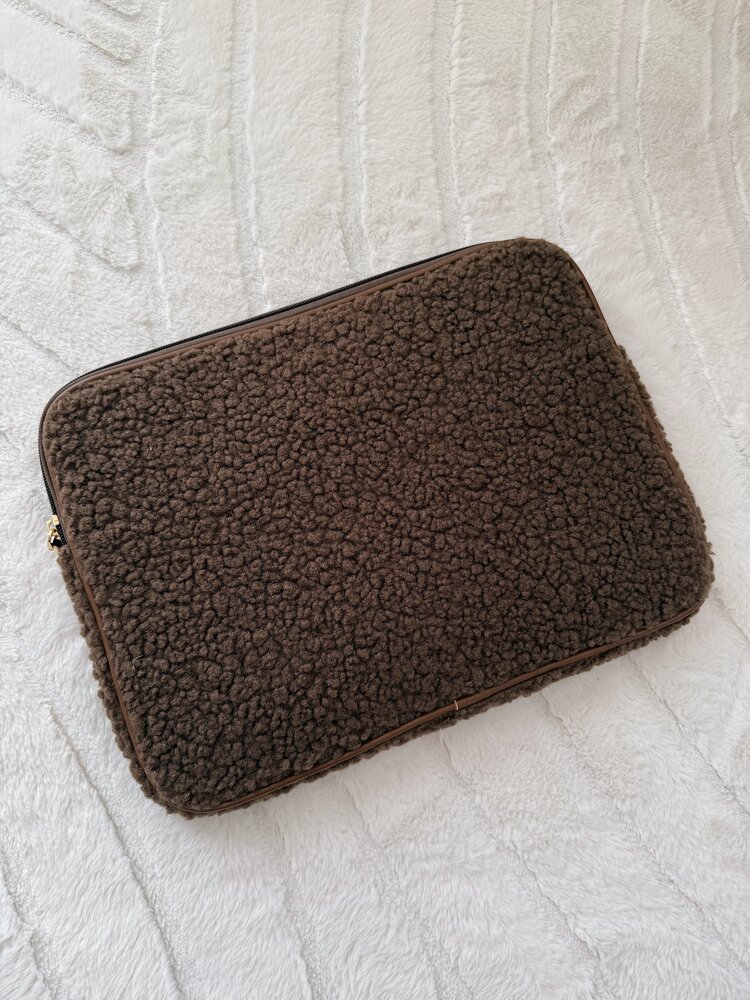 Malou Teddy Laptop Sleeve / Dark Brown